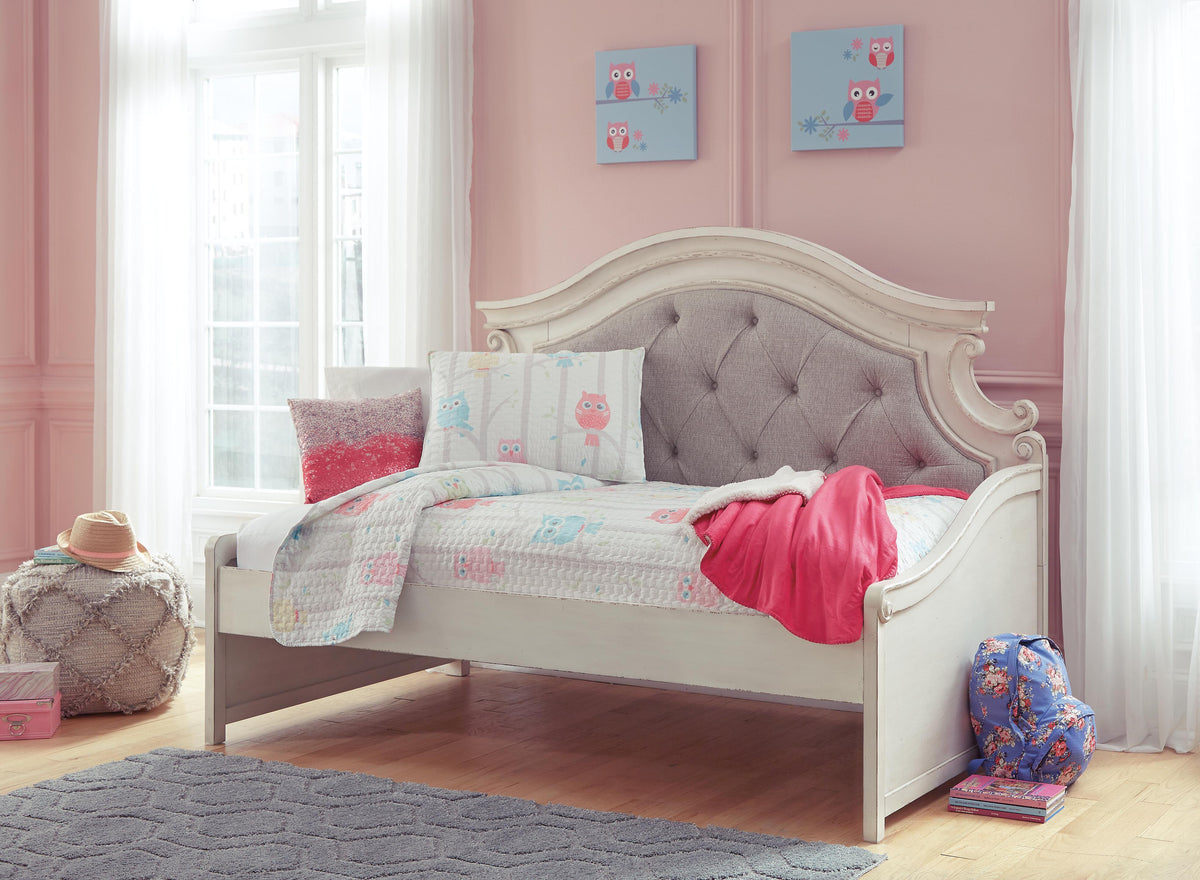 Realyn Beds