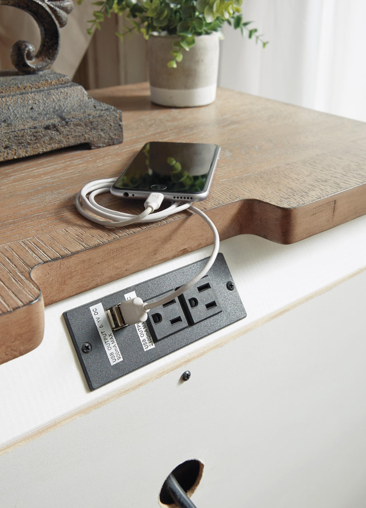 Realyn Nightstands