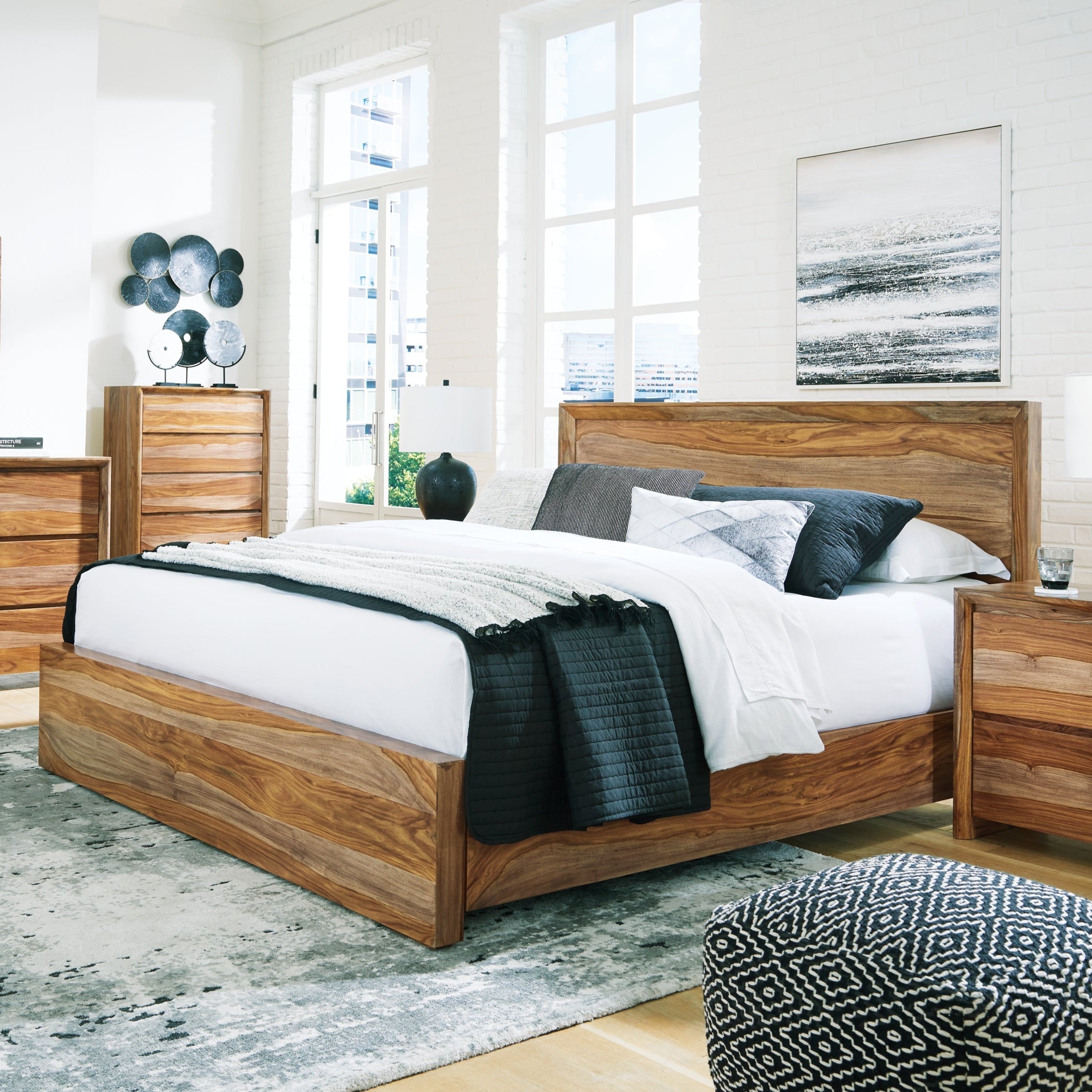 Dressonni Panel Bed