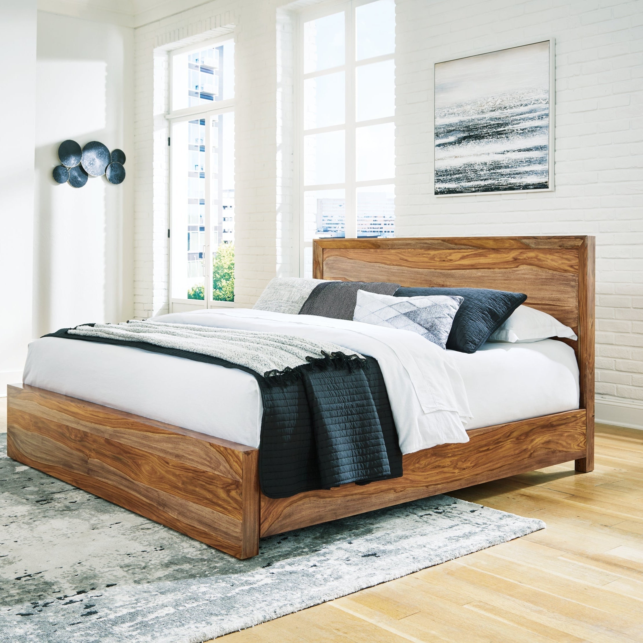 Dressonni Panel Bed
