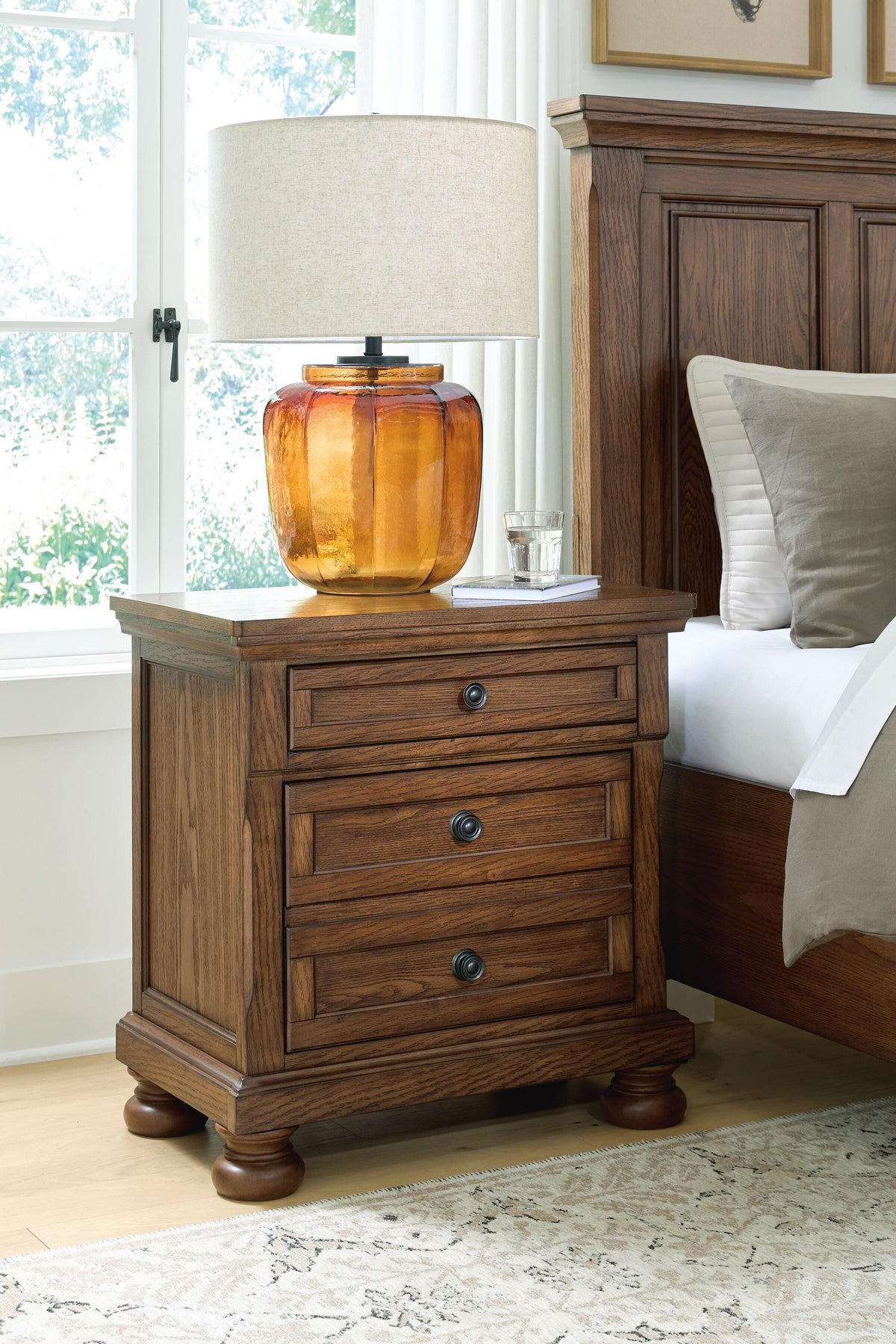 Zackaryn Nightstands