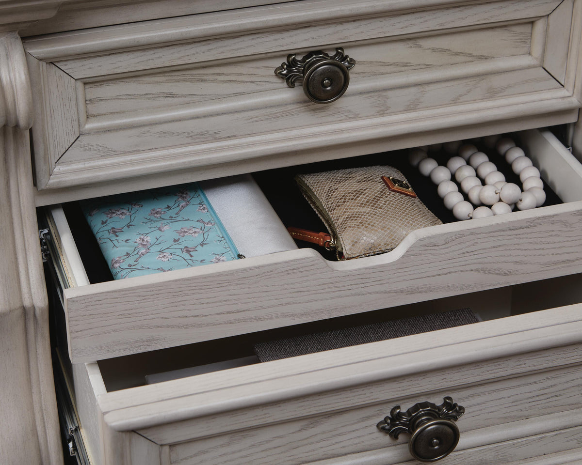 Bruchandi Nightstands