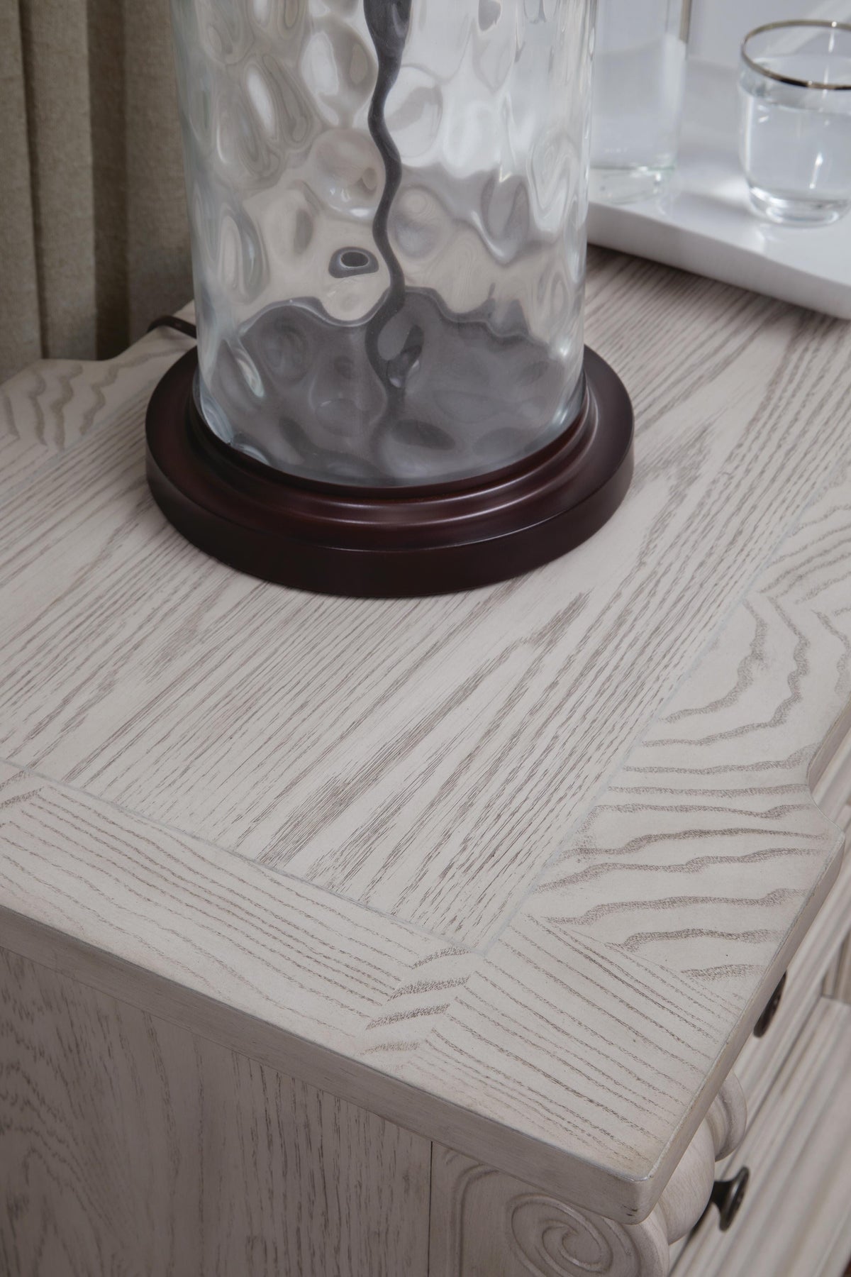 Bruchandi Nightstands