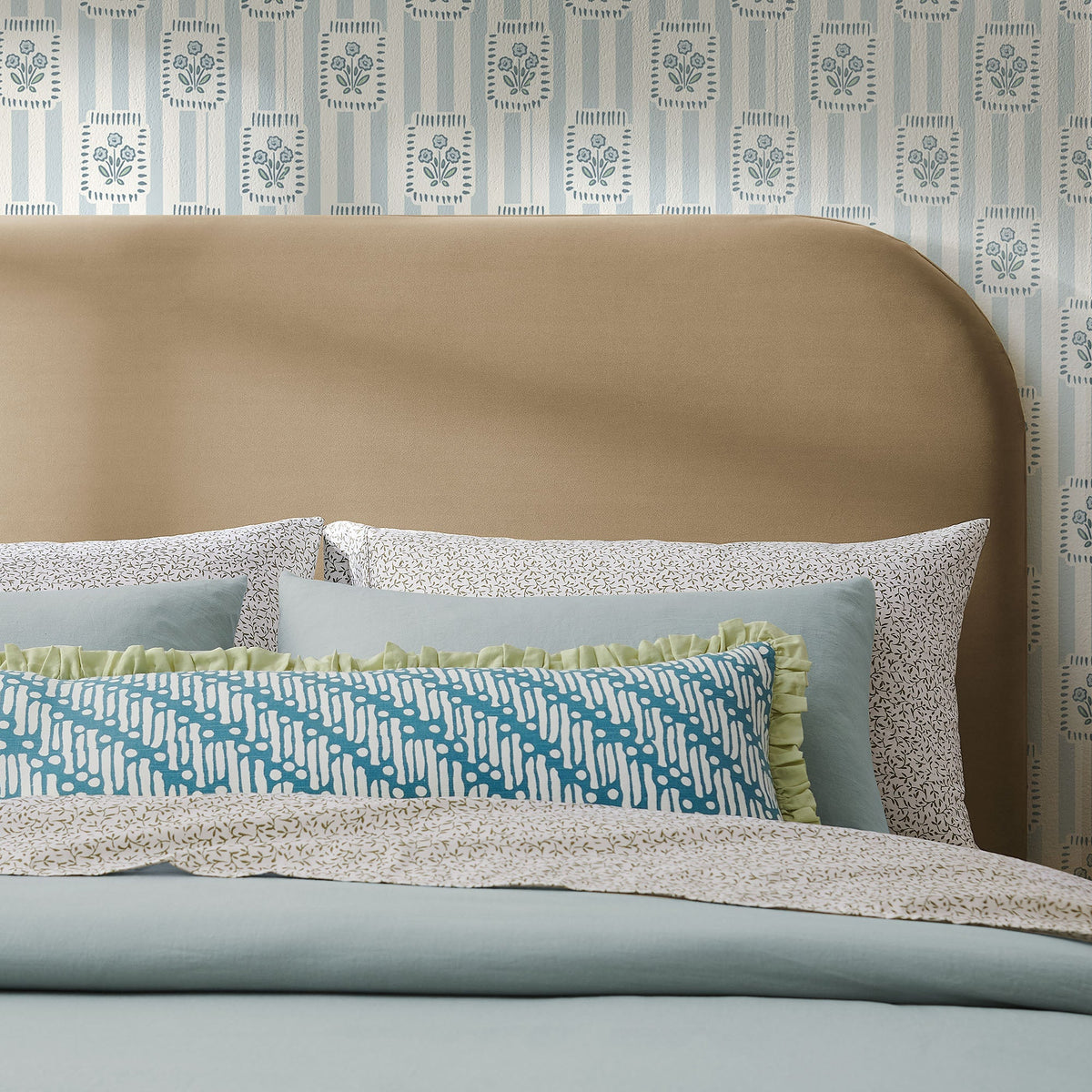 Keynote Queen Size Stain-Resistant Performance Velvet Headboard