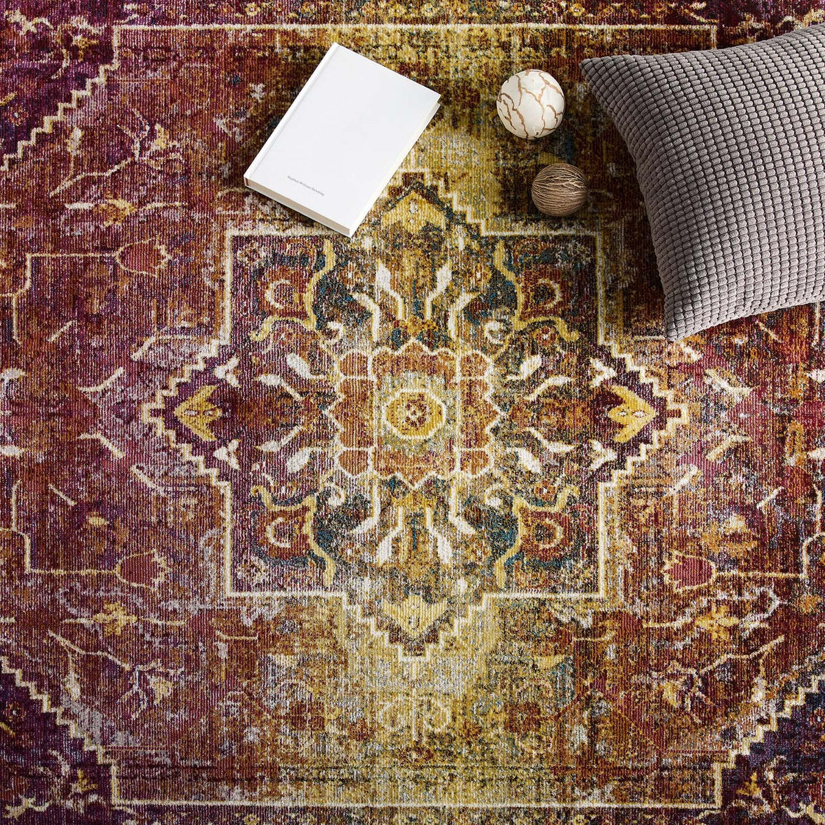 Success Kaede Transitional Distressed Vintage Floral Vintage Medallion Area Rug