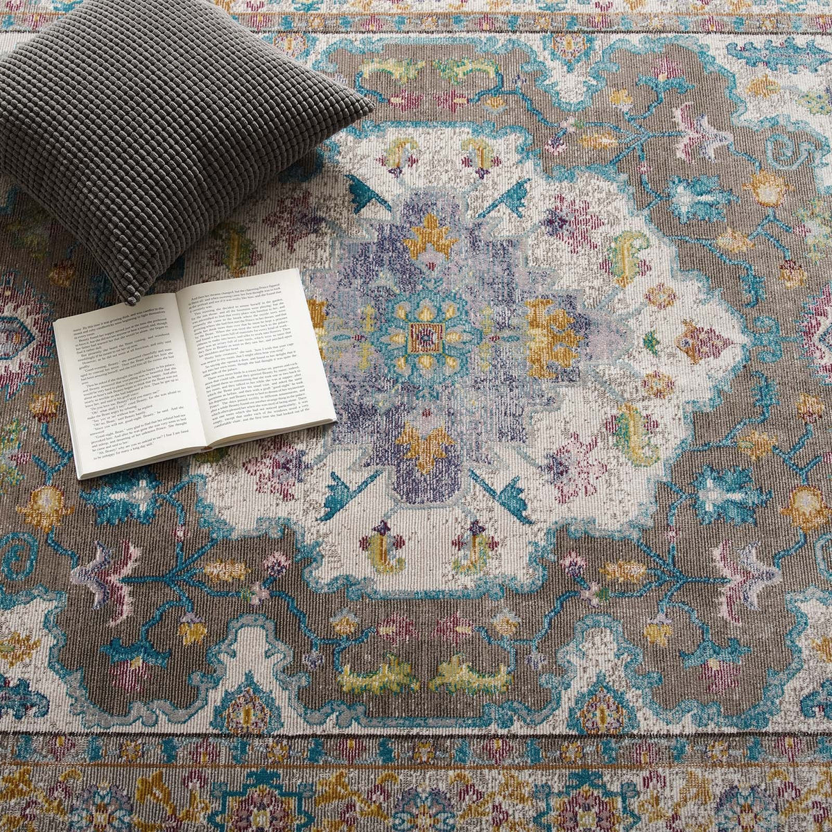 Success Anisah Distressed Floral Vintage Medallion Area Rug