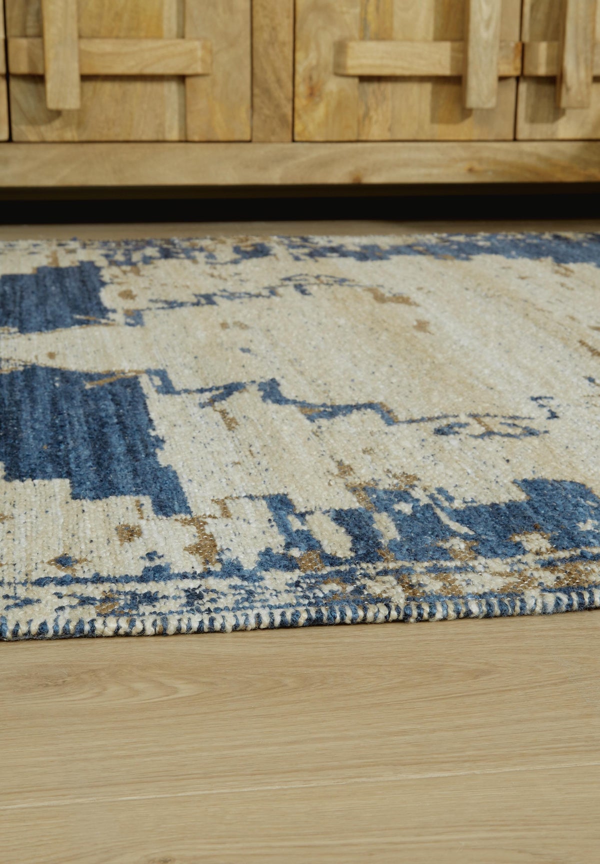 Varnler Area Rugs