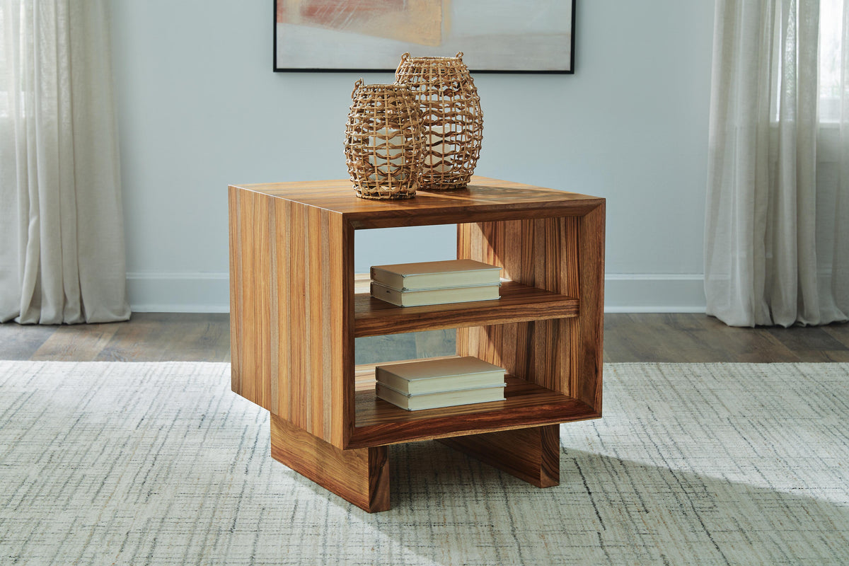 Dressonni End & Side Tables