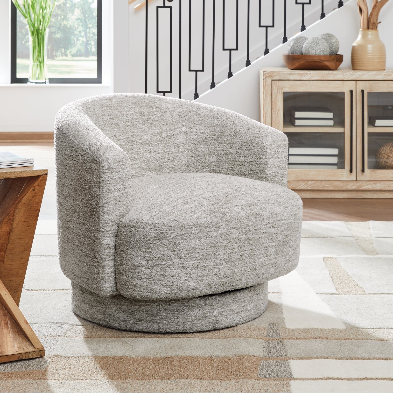 Wardsor Swivel Accent Chair